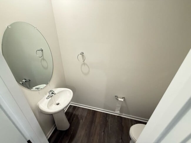 Building Photo - 3 Bedrooms 1 Garage & Open space one the Main Floor