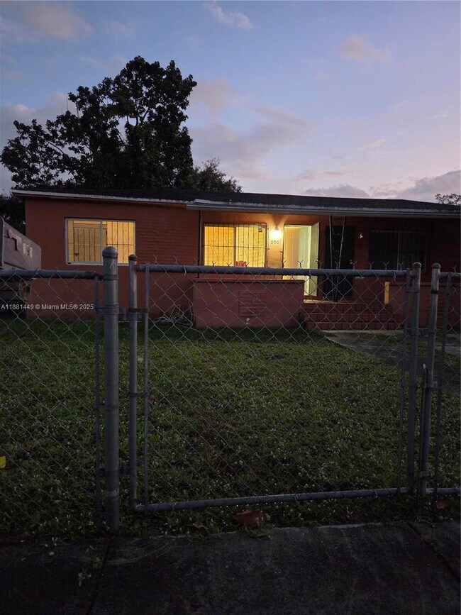 Building Photo - 890 NW 106th St