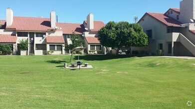 Building Photo - Mesa 2 story townhome - 1 car attached gar...