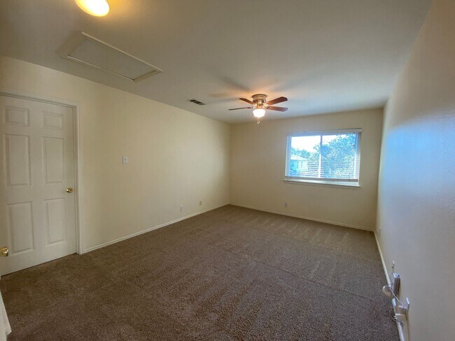 Building Photo - Spacious 4-Bedroom Home for Rent in Encino...