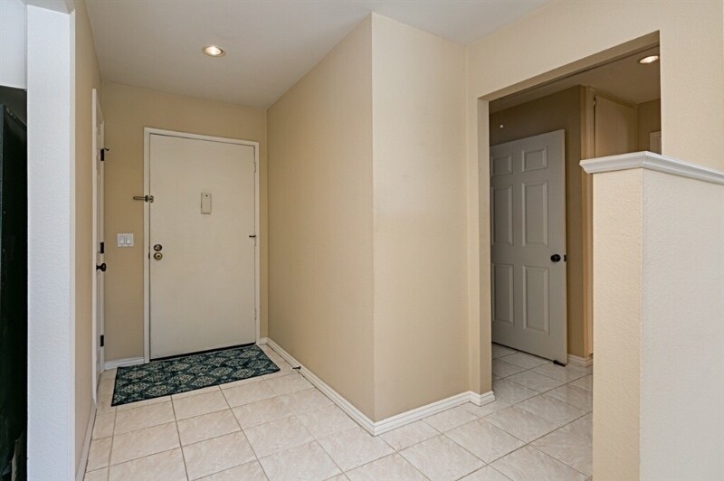 Building Photo - 930 Via Mil Cumbres