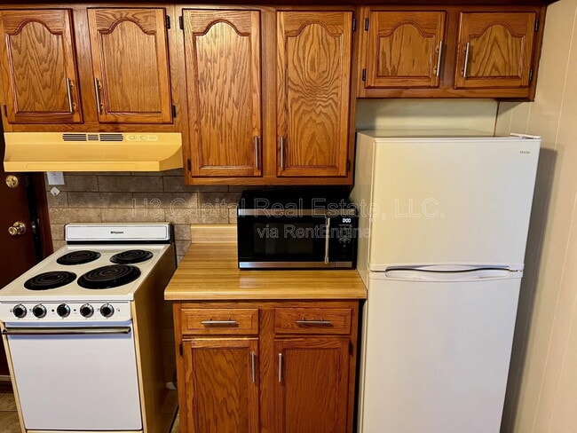 Building Photo - 117 N Shamrock St