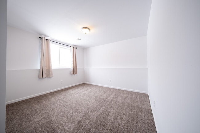 Building Photo - 634 McIntosh Ct