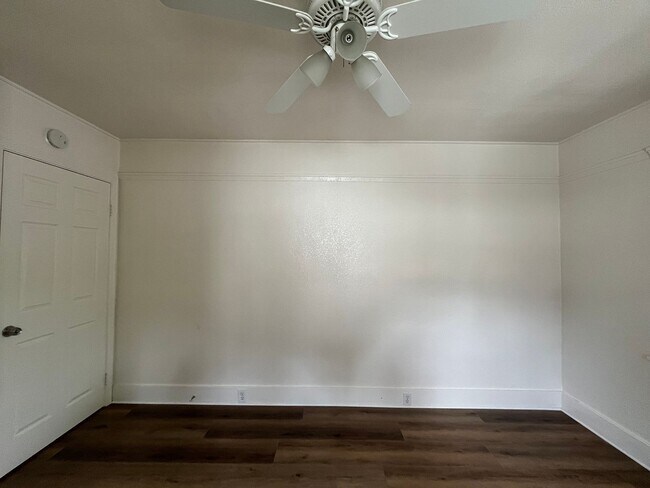 Building Photo - 1434