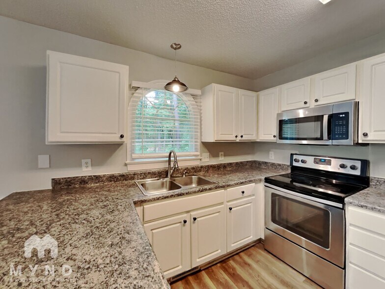 Building Photo - 405 Helleri Ct