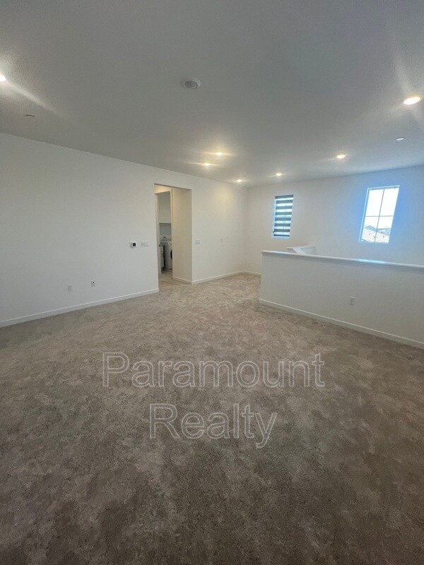 Building Photo - 1740 Lacey Ave