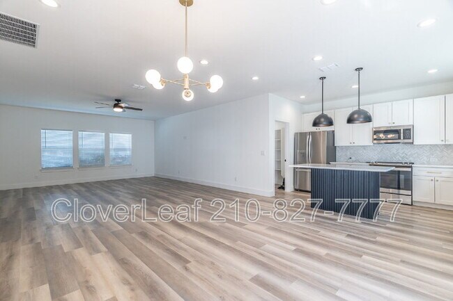 Building Photo - 1934 Lamar St