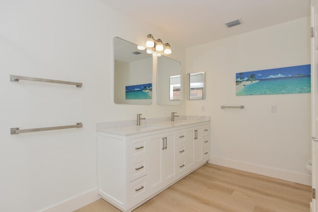 Building Photo - 1469 Vía Privada