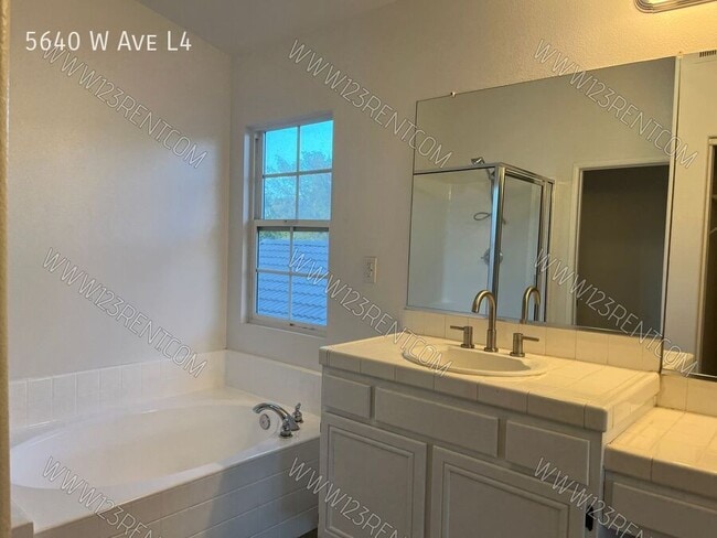 Building Photo - 5640 W Ave L4