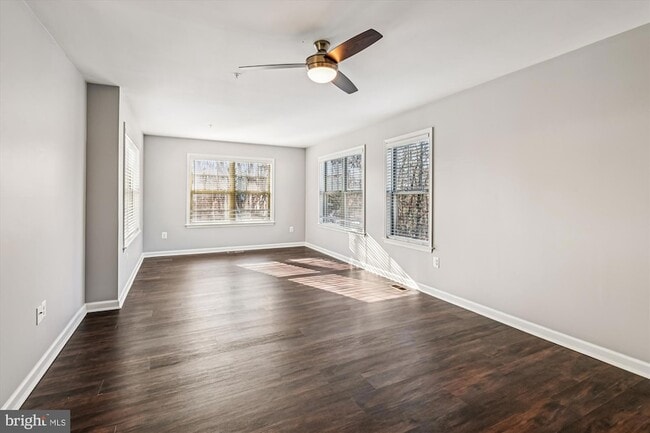 Building Photo - 7523 Holly Ridge Dr