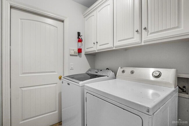 Building Photo - 23 W Arapaho Ave