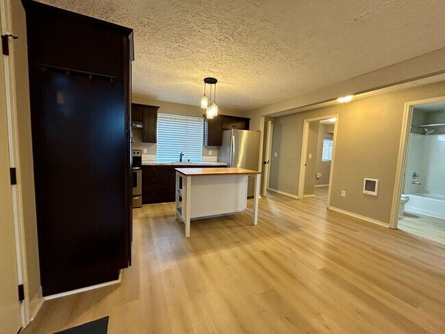 Building Photo - Charming 3-Bedroom Home in Prime Vancouver Location – Pet Friendly with Fenced Yard!