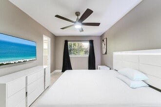 Building Photo - 1800 NW 4th Ave