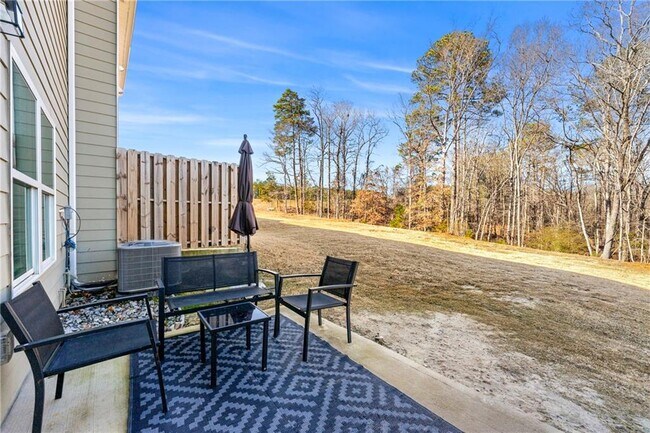 Building Photo - 7492 Knoll Hollow Rd
