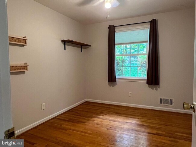 Building Photo - 8711 Braeburn Dr