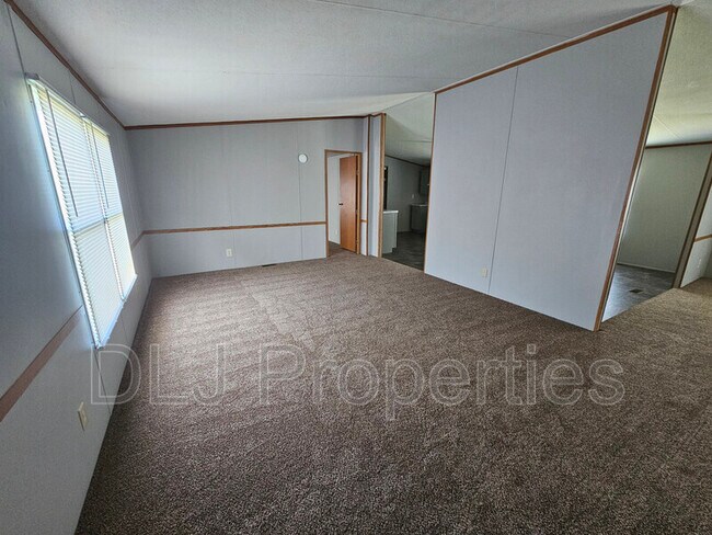 Building Photo - 1376 Providence Rd