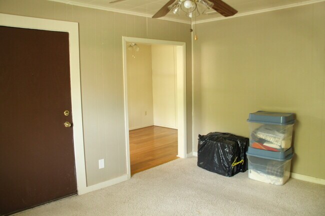 Building Photo - Cozy 2-Bedroom Home for Lease