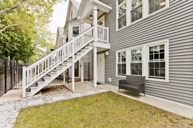 Building Photo - 3121 N Monticello Ave