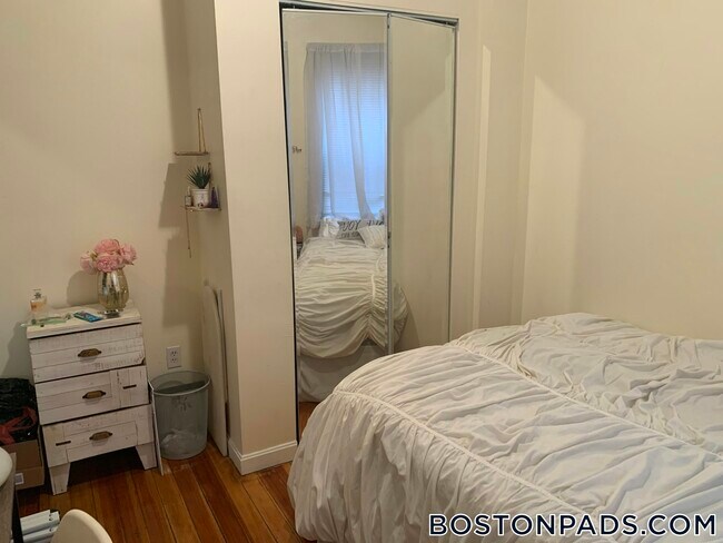 Building Photo - 220 Hanover St