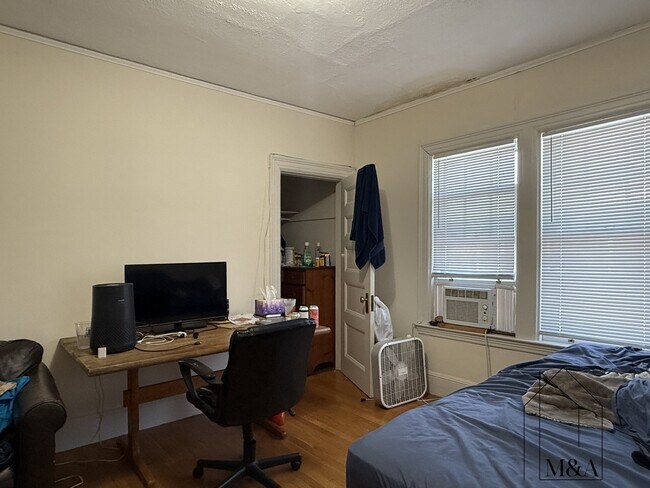 Building Photo - 12 Braemore Rd