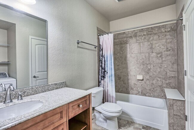 Building Photo - 4 Bedroom Home in East Windsor