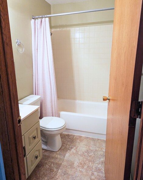 Building Photo - 715 21st St S