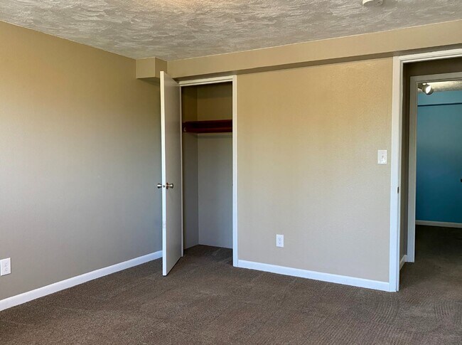 Building Photo - Home With Amazing River Views!