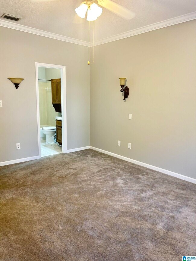 Building Photo - 2212 Ascot Ln