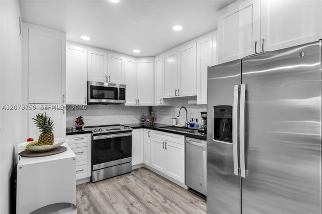 Building Photo - 13726 SW 90th Ave