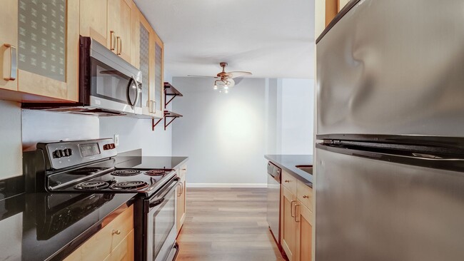 Building Photo - Beautiful Remodeled Adams Point Condo