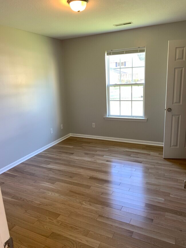 Building Photo - 124 Headlyn Drive
