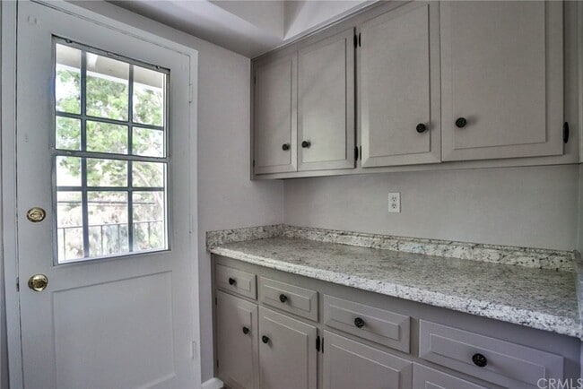 Building Photo - 16862 Coach Ln