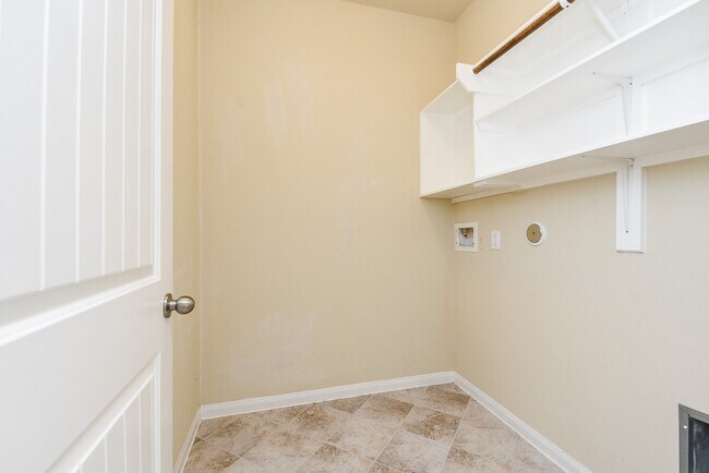 Building Photo - 2826 Whitman Dr