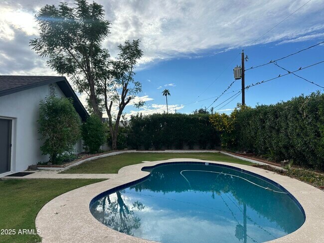 Building Photo - 8532 E Indianola Ave