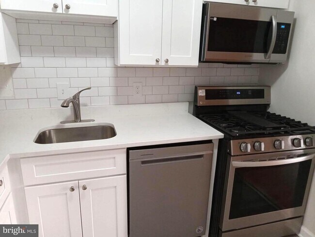 Building Photo - 5250 Valley Forge Dr