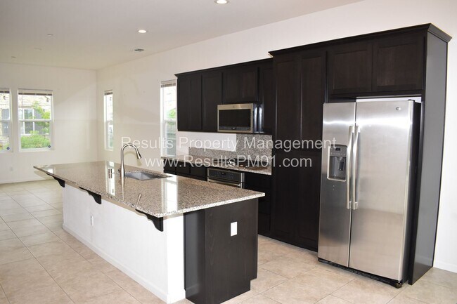 Building Photo - Lovely upgraded Four bedroom w Loft