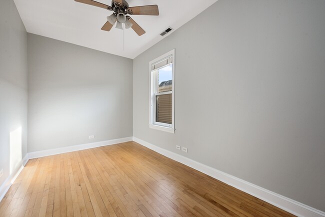 Building Photo - 3428 N Damen Ave