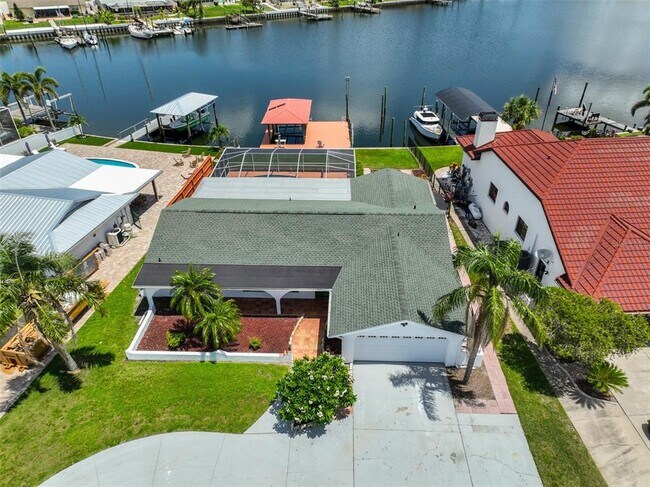 Building Photo - 6422 Lake Sunrise Dr