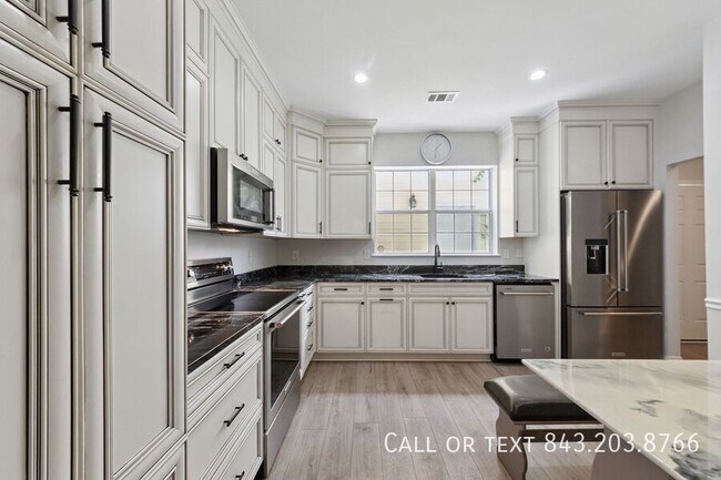 Building Photo - 4585 Great Oak Dr