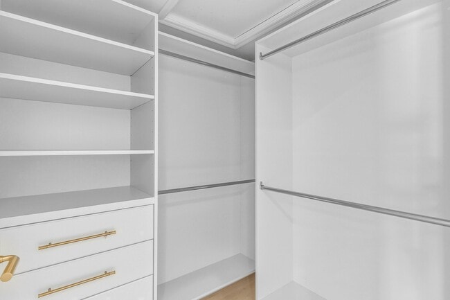 Building Photo - 735 NE 6th St