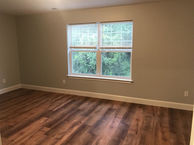 Building Photo - 2405 Rosa RoadRidge Manor Ct