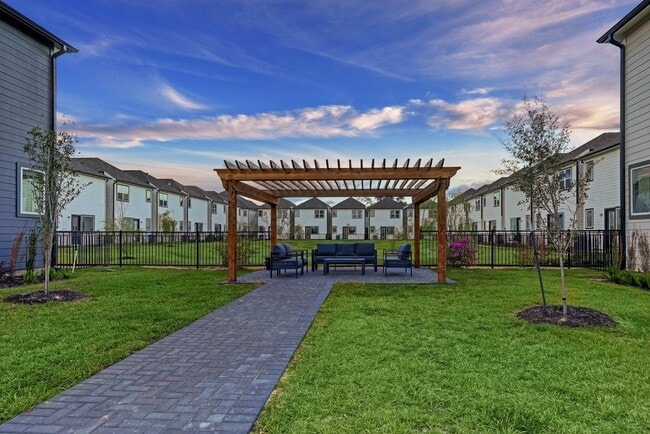 Building Photo - 2305 Silva Park Ln