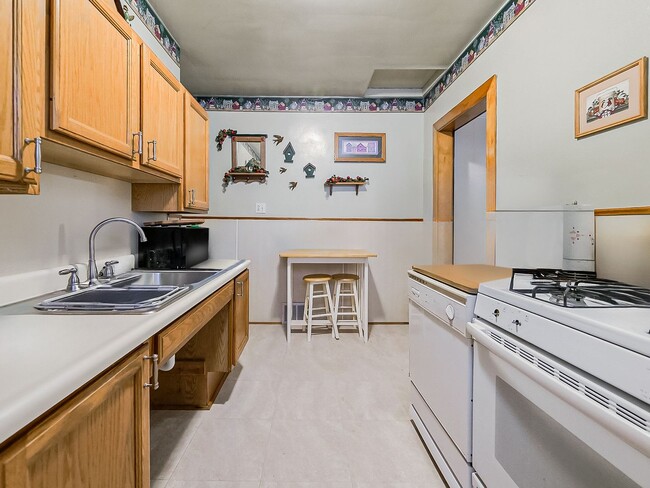 Building Photo - AVAILABLE NOW! SECTION 8 APPROVED! Charming 3-Bedroom Home in Warren!