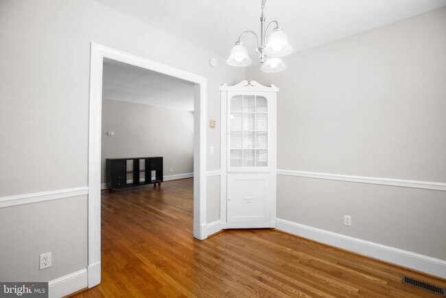 Building Photo - 1213 Stafford Ave