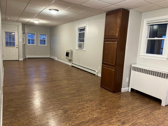 Building Photo - 37 South St