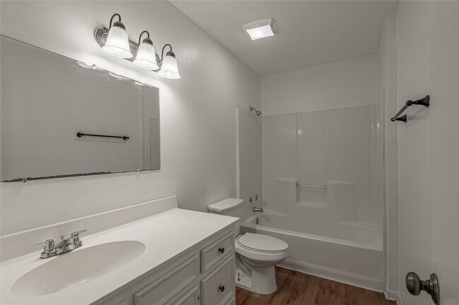 Building Photo - 600 Palm St