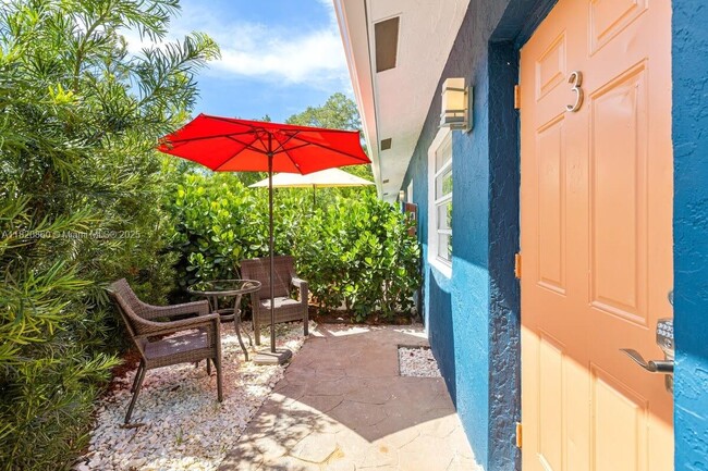 Building Photo - 815 Tequesta St