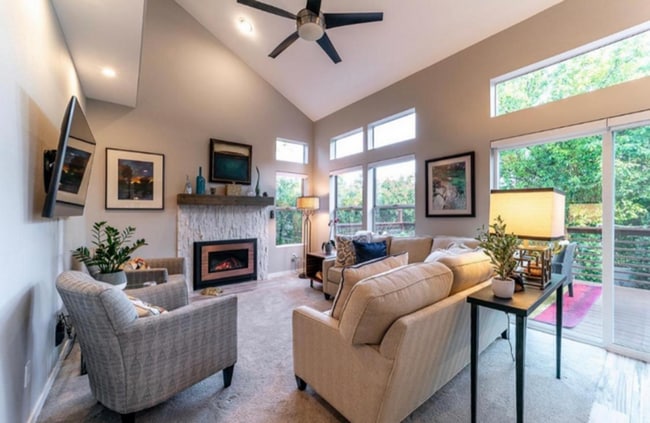 Building Photo - Custom home in Oak Ridge Estates