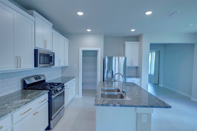 Building Photo - 7215 Clearwater Cv Dr