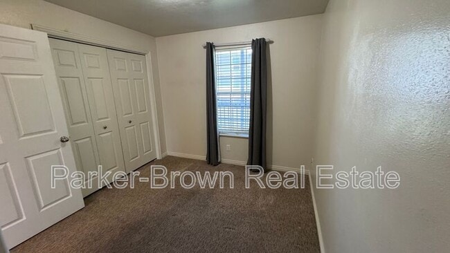 Building Photo - 1060 S Orem Blvd